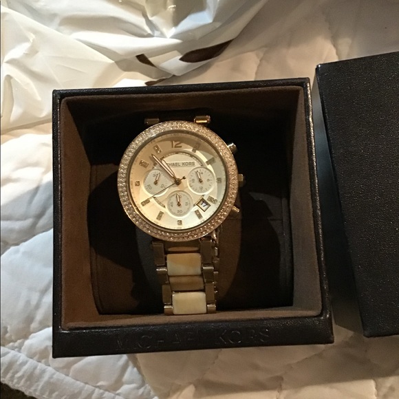 Watch - Picture 2 of 3